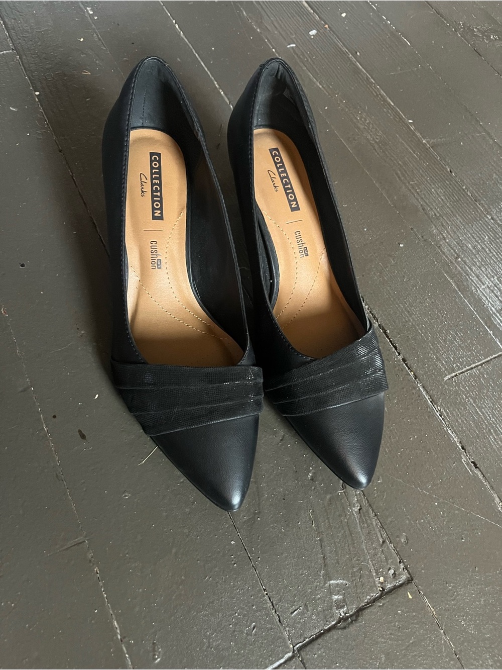 Clarks Crewso Maddie Black Pointed-Toe Low Heel Pumps - Picture 5 of 12